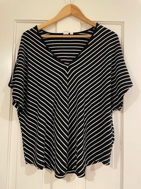GAP Black and White Striped V-Neck Short Sleeve Knit Top